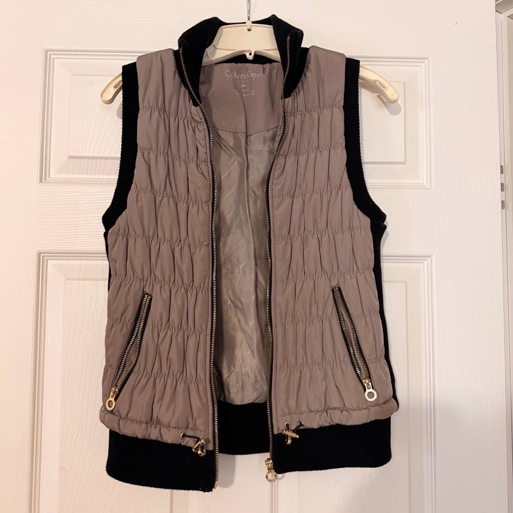 Calvin Klein Women's Beige and Black Quilted Vest